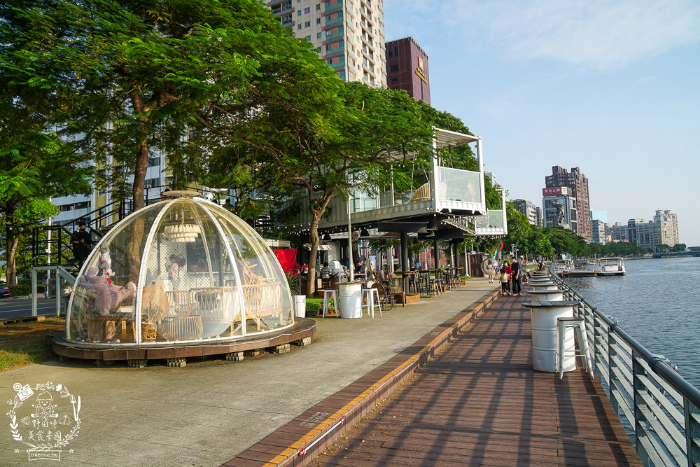 高雄[白色戀人貨櫃屋]超好拍照的夢幻網美餐廳!夕陽下的河畔美炸!