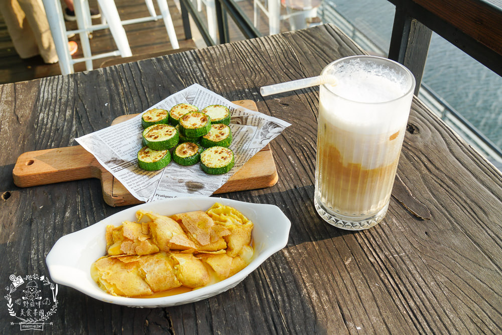 高雄[白色戀人貨櫃屋]超好拍照的夢幻網美餐廳!夕陽下的河畔美炸!