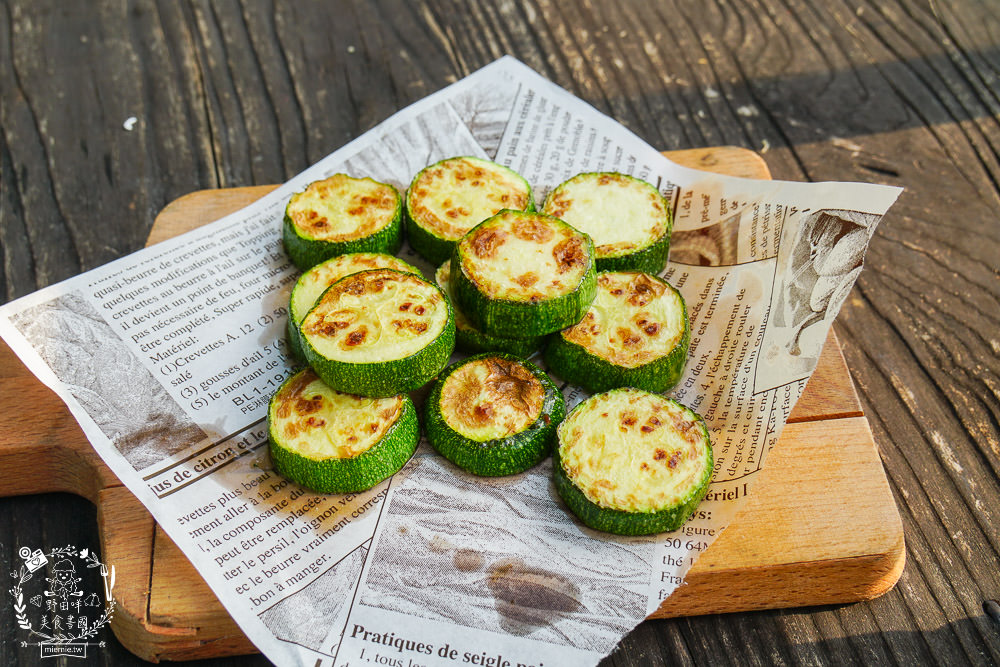 高雄[白色戀人貨櫃屋]超好拍照的夢幻網美餐廳!夕陽下的河畔美炸!