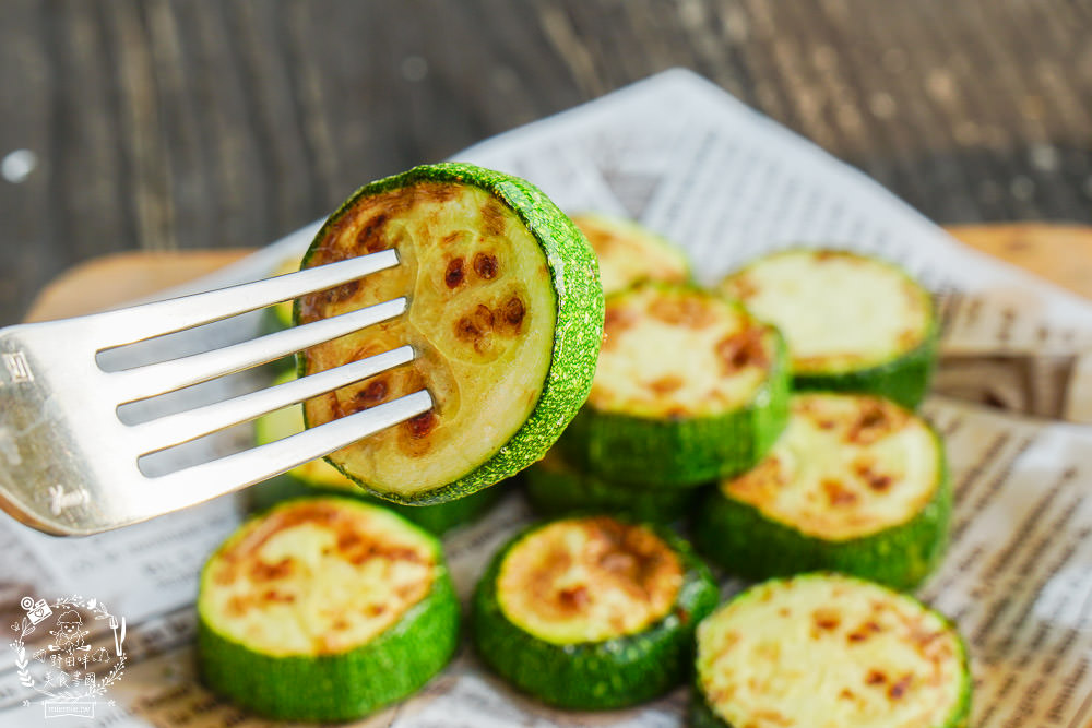 高雄[白色戀人貨櫃屋]超好拍照的夢幻網美餐廳!夕陽下的河畔美炸!