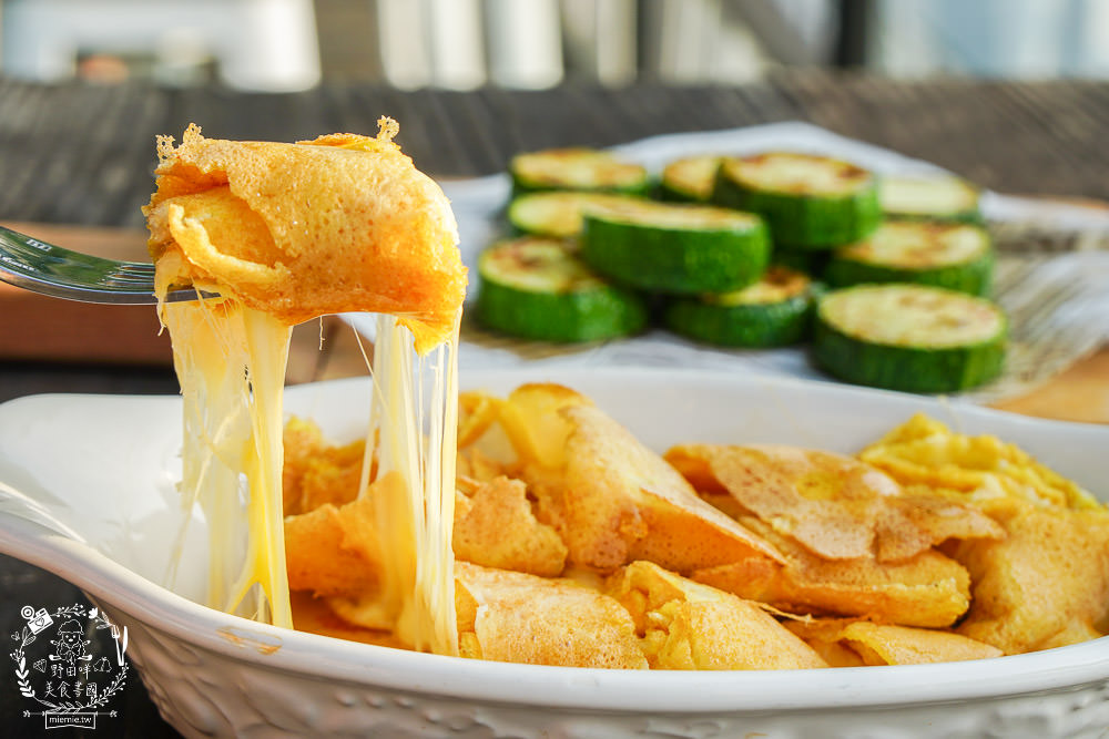 高雄[白色戀人貨櫃屋]超好拍照的夢幻網美餐廳!夕陽下的河畔美炸!