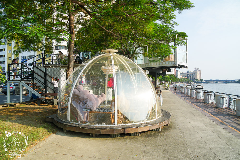 高雄[白色戀人貨櫃屋]超好拍照的夢幻網美餐廳!夕陽下的河畔美炸!