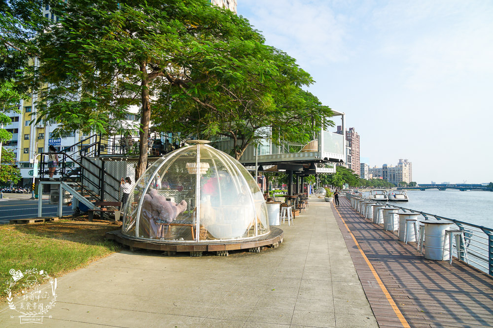 高雄[白色戀人貨櫃屋]超好拍照的夢幻網美餐廳!夕陽下的河畔美炸!