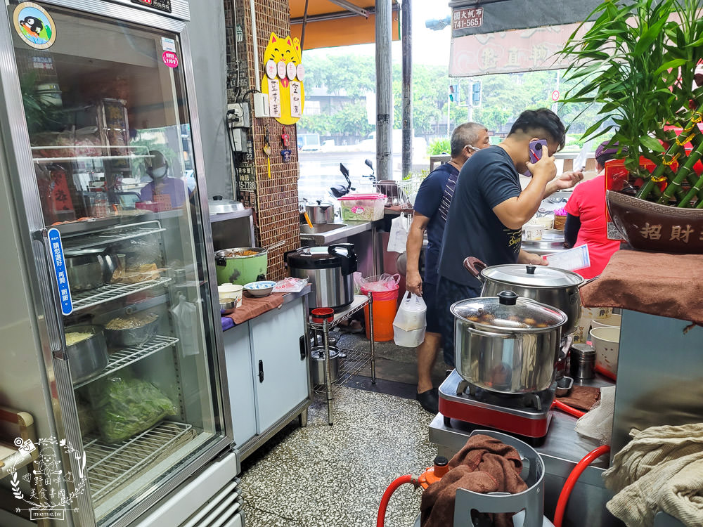 高雄[盧東港鮪魚飯湯]鳳山超人氣小吃!滿滿的鮪魚飯居然只要30元?多種海鮮的鮪魚飯湯只要50元?