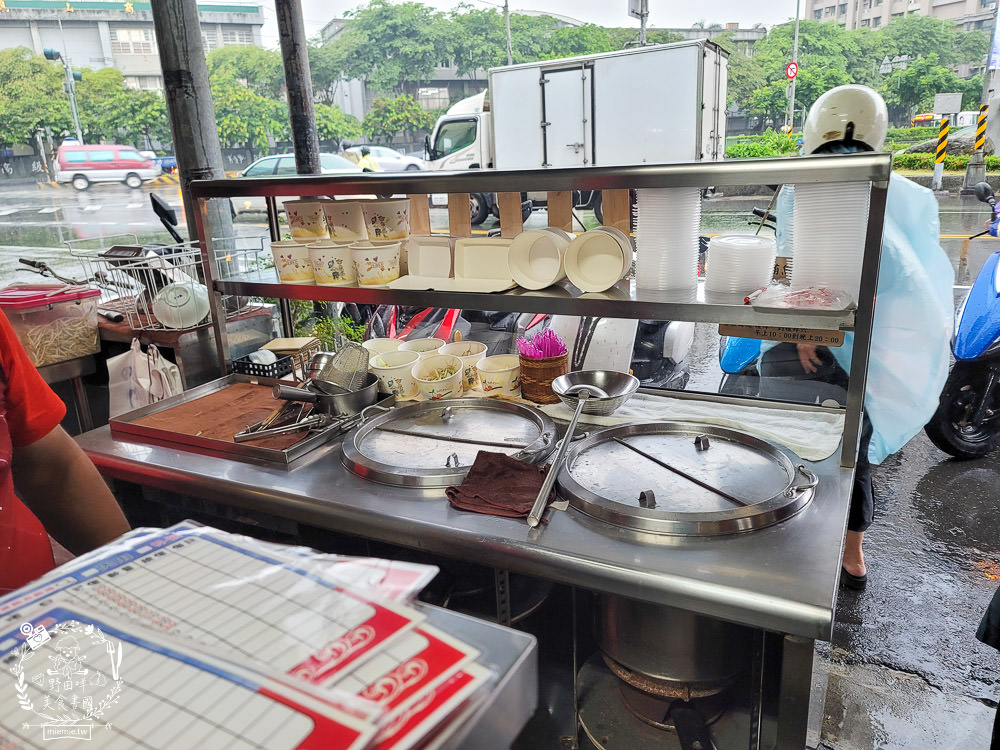 高雄[盧東港鮪魚飯湯]鳳山超人氣小吃!滿滿的鮪魚飯居然只要30元?多種海鮮的鮪魚飯湯只要50元?