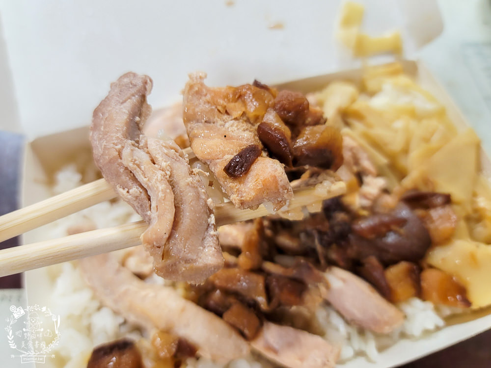 高雄[盧東港鮪魚飯湯]鳳山超人氣小吃!滿滿的鮪魚飯居然只要30元?多種海鮮的鮪魚飯湯只要50元?