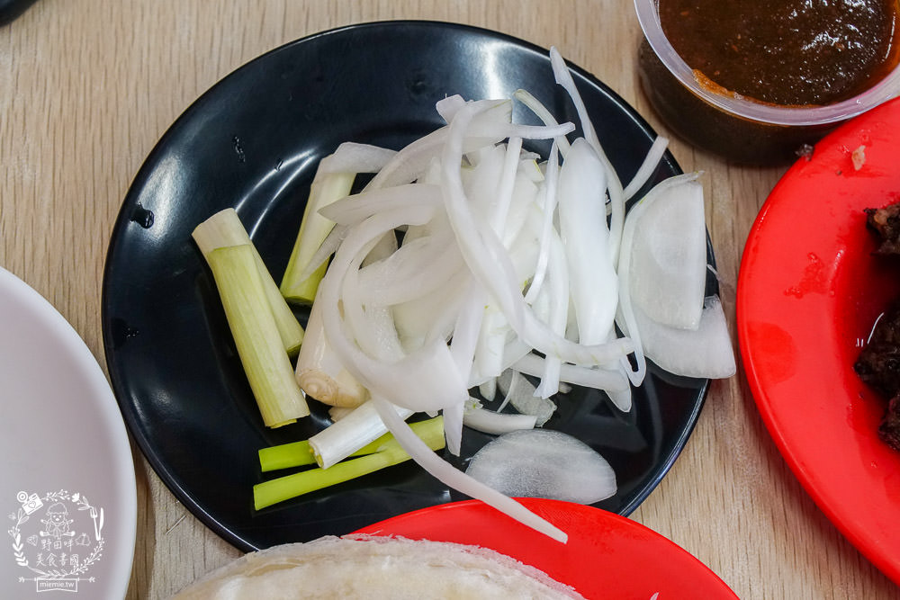 高雄盧記烤鴨一鴨三吃!三十年的烤鴨真功夫!香酥鴨刷嘴超下酒!醬炒鴨骨居然炒鹹香酸菜? - 第58張圖 高雄盧記烤鴨一鴨三吃!三十年的烤鴨真功夫!香酥鴨刷嘴超下酒!醬炒鴨骨居然炒鹹香酸菜?