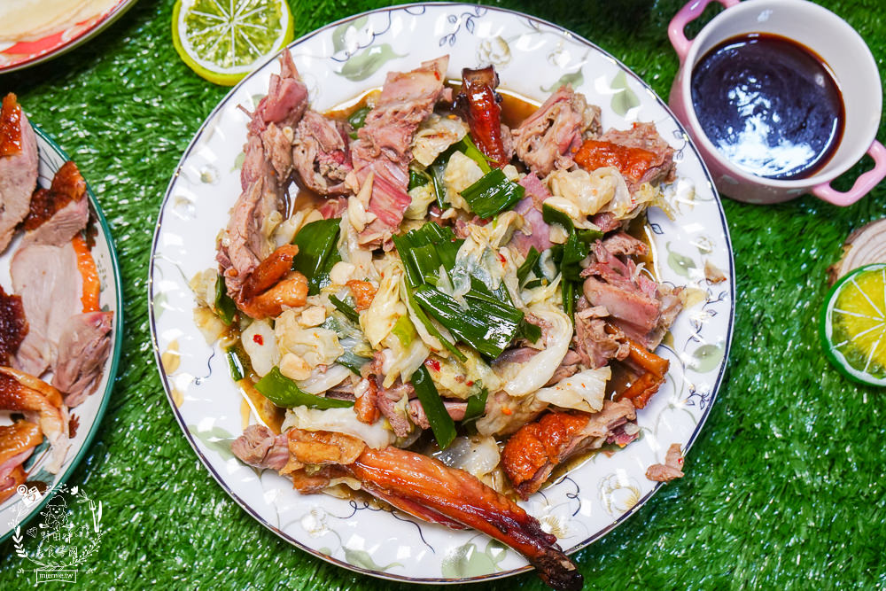 高雄[真佳味烤鴨]烤鴨三吃人氣推薦!手工餅皮厚實Q彈!闆娘超級親切預訂很方便!