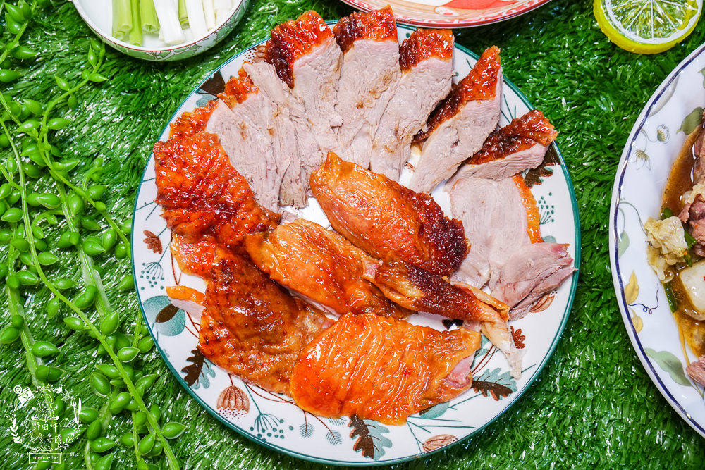 高雄[真佳味烤鴨]烤鴨三吃人氣推薦!手工餅皮厚實Q彈!闆娘超級親切預訂很方便!