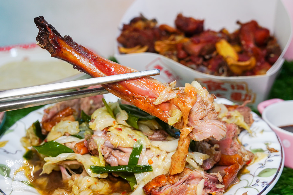 高雄[真佳味烤鴨]烤鴨三吃人氣推薦!手工餅皮厚實Q彈!闆娘超級親切預訂很方便!