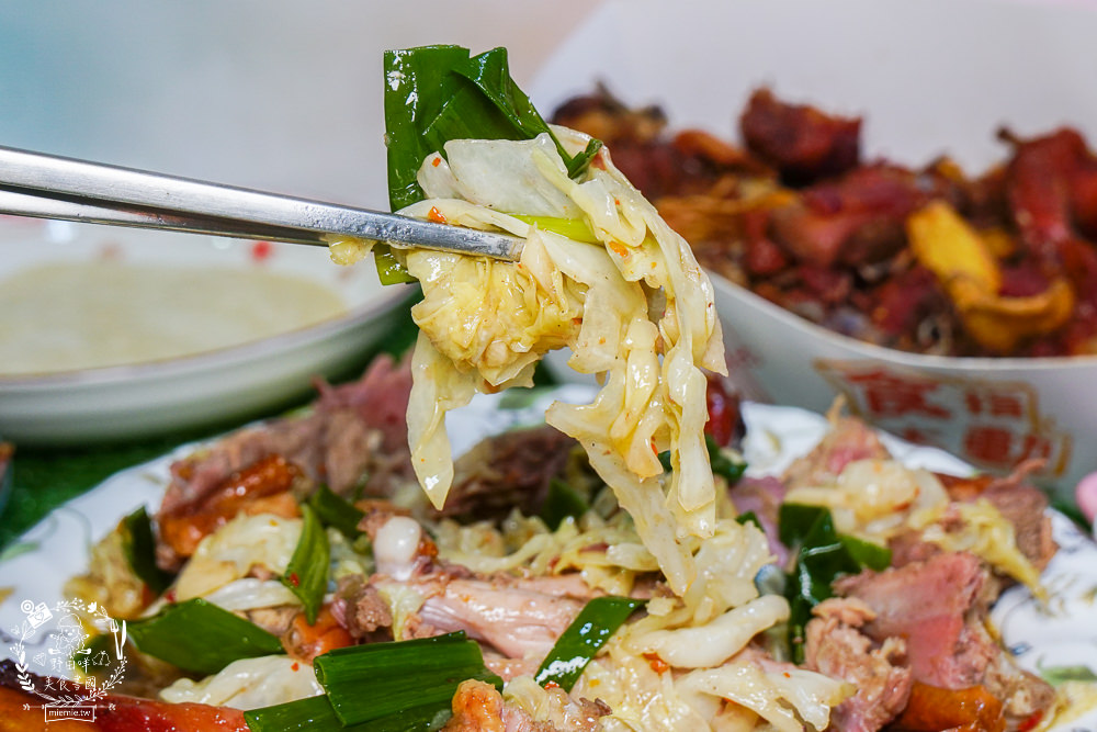 高雄[真佳味烤鴨]烤鴨三吃人氣推薦!手工餅皮厚實Q彈!闆娘超級親切預訂很方便!