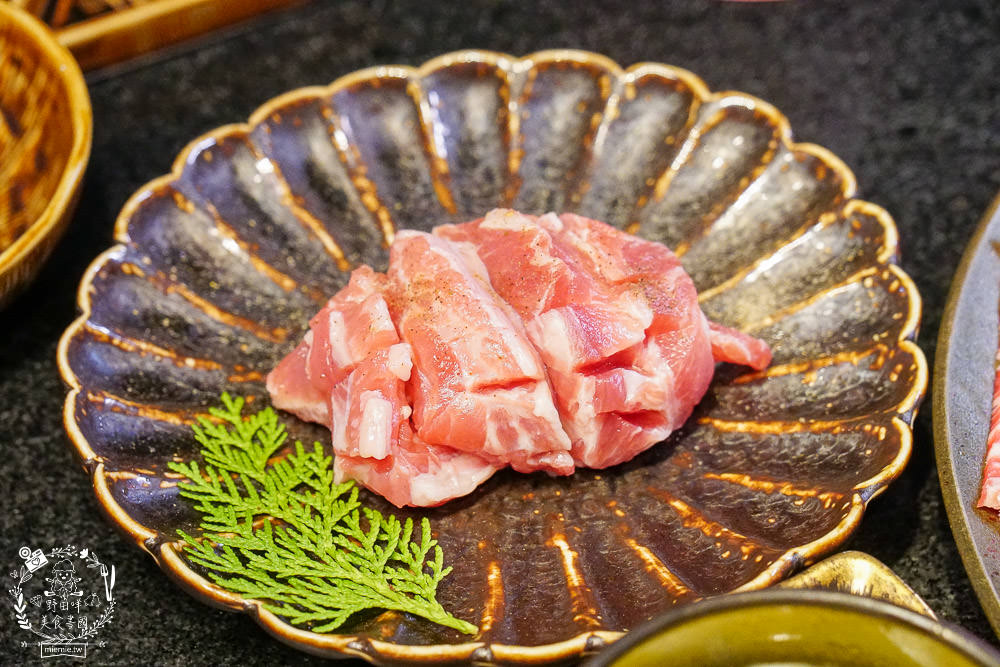 高雄碳佐麻里時代店|假日人潮爆滿座無虛席的絕美水上燒肉餐廳!燒肉生魚片丼飯應有盡有 - 第35張圖 高雄碳佐麻里時代店|假日人潮爆滿座無虛席的絕美水上燒肉餐廳!燒肉生魚片丼飯應有盡有