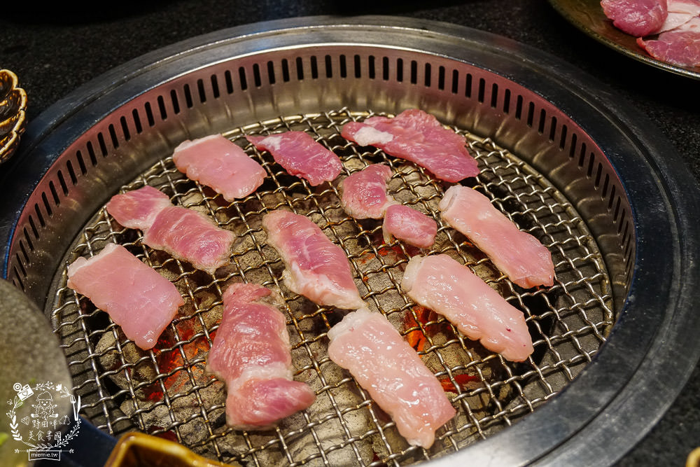 高雄碳佐麻里時代店|假日人潮爆滿座無虛席的絕美水上燒肉餐廳!燒肉生魚片丼飯應有盡有 - 第61張圖 高雄碳佐麻里時代店|假日人潮爆滿座無虛席的絕美水上燒肉餐廳!燒肉生魚片丼飯應有盡有