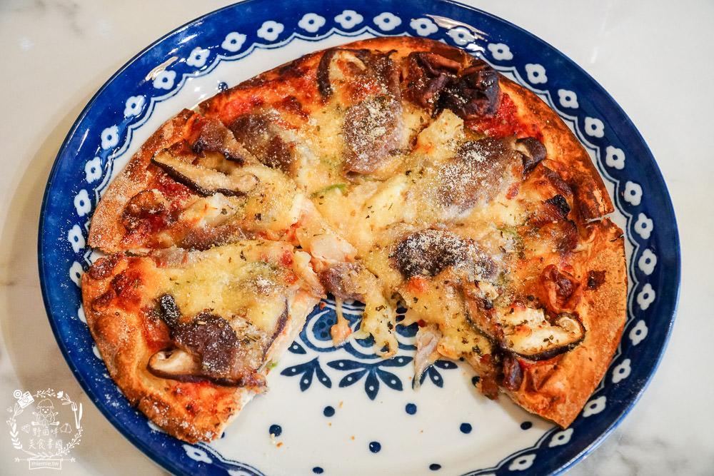 秋樂主義貓咪跑跑咖啡廳Kitty Running|台中超萌Q的貓咪咖啡廳!超多貓咪陪你玩翻天!