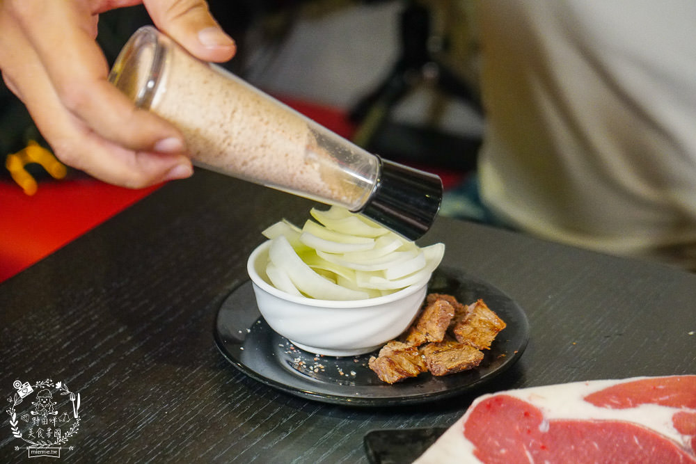 高雄[秘燒-時尚岩燒牛排]在舌尖舞動的牛排!海陸套餐千元有找!