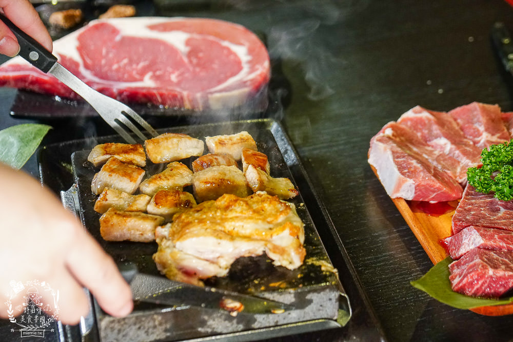 高雄[秘燒-時尚岩燒牛排]在舌尖舞動的牛排!海陸套餐千元有找!