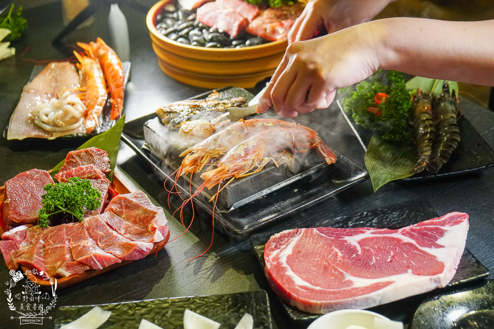 高雄[秘燒-時尚岩燒牛排]在舌尖舞動的牛排!海陸套餐千元有找!