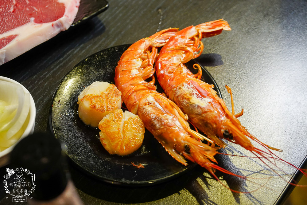 高雄[秘燒-時尚岩燒牛排]在舌尖舞動的牛排!海陸套餐千元有找!