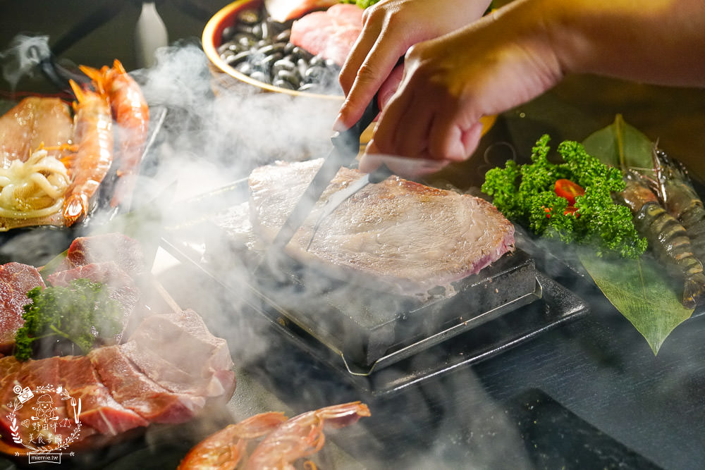 高雄[秘燒-時尚岩燒牛排]在舌尖舞動的牛排!海陸套餐千元有找!