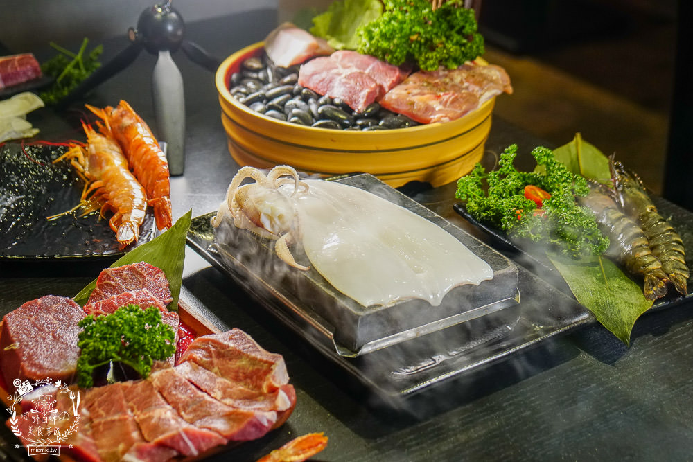 高雄[秘燒-時尚岩燒牛排]在舌尖舞動的牛排!海陸套餐千元有找!