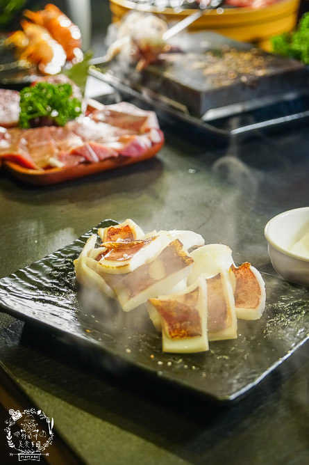 高雄[秘燒-時尚岩燒牛排]在舌尖舞動的牛排!海陸套餐千元有找!