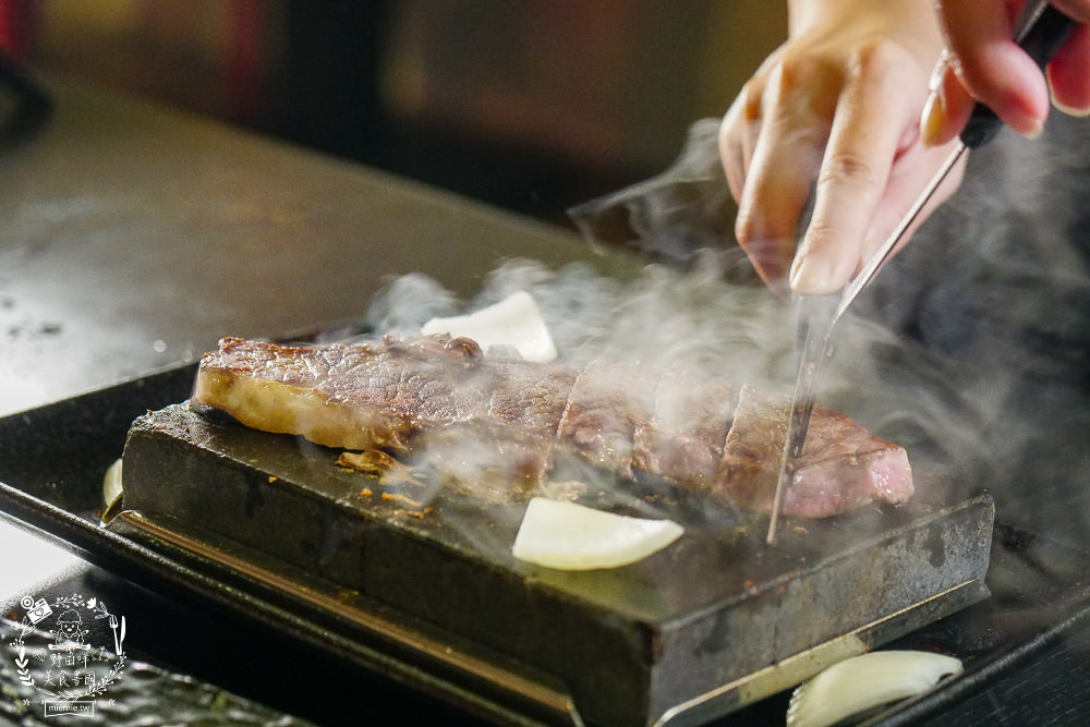 高雄[秘燒-時尚岩燒牛排]在舌尖舞動的牛排!海陸套餐千元有找!