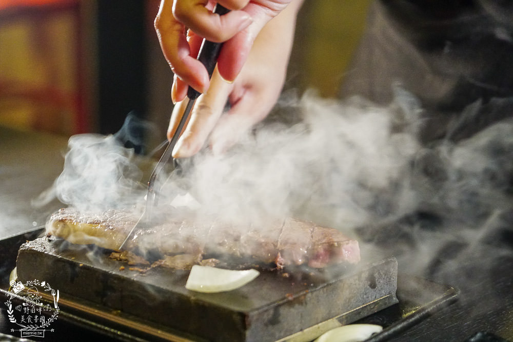 高雄[秘燒-時尚岩燒牛排]在舌尖舞動的牛排!海陸套餐千元有找!