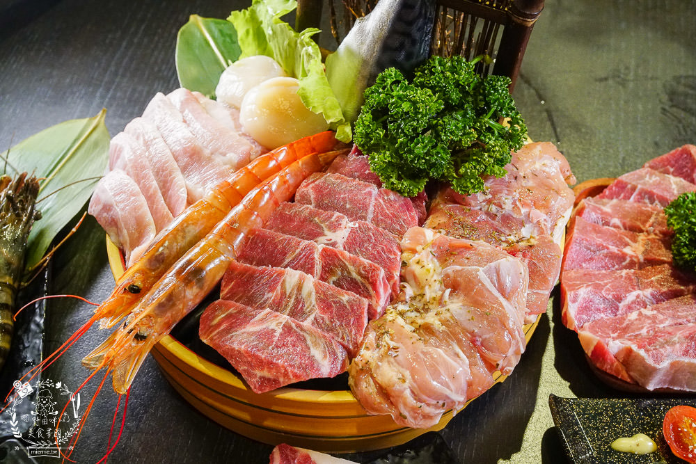 高雄[秘燒-時尚岩燒牛排]在舌尖舞動的牛排!海陸套餐千元有找!