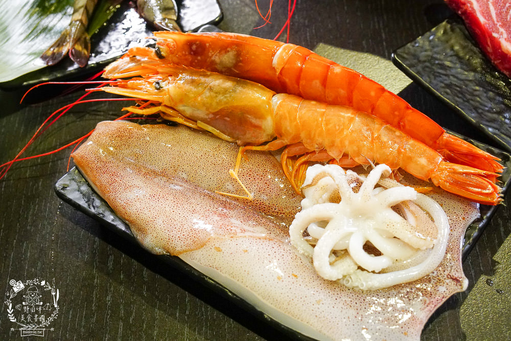 高雄[秘燒-時尚岩燒牛排]在舌尖舞動的牛排!海陸套餐千元有找!