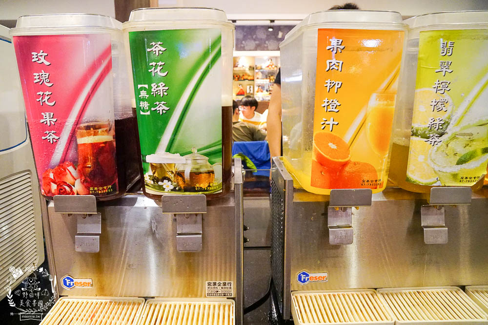 秘町無煙炭火燒肉民族店|高雄人超愛的燒烤吃到飽!燒肉和牛生魚片吃到飽?居然有美國進口藍寶石葡萄?