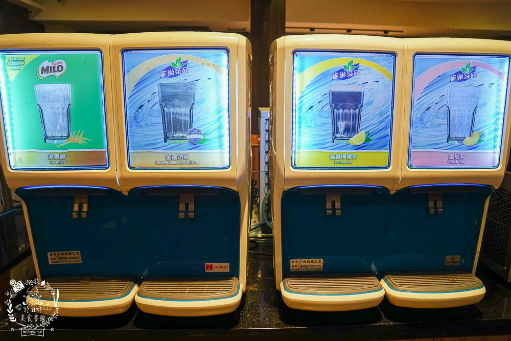 秘町無煙炭火燒肉民族店|高雄人超愛的燒烤吃到飽!燒肉和牛生魚片吃到飽?居然有美國進口藍寶石葡萄?