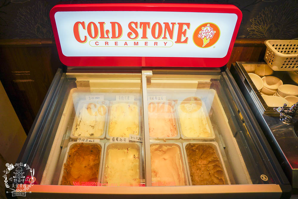 秘町無煙炭火燒肉民族店|高雄人超愛的燒烤吃到飽!燒肉和牛生魚片吃到飽?居然有美國進口藍寶石葡萄?