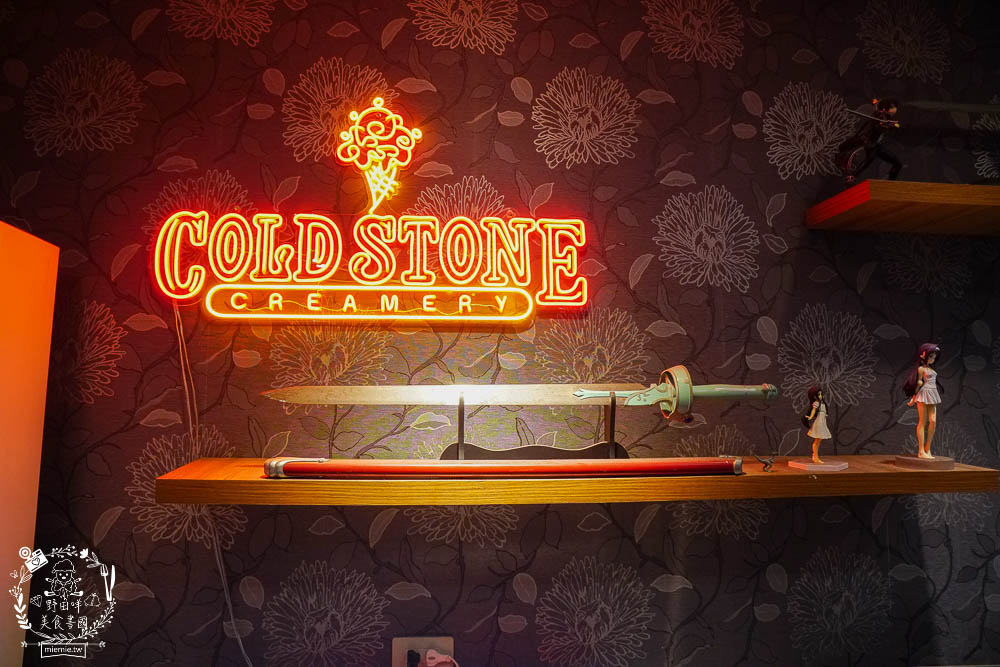 秘町無煙炭火燒肉民族店|高雄人超愛的燒烤吃到飽!燒肉和牛生魚片吃到飽?居然有美國進口藍寶石葡萄?