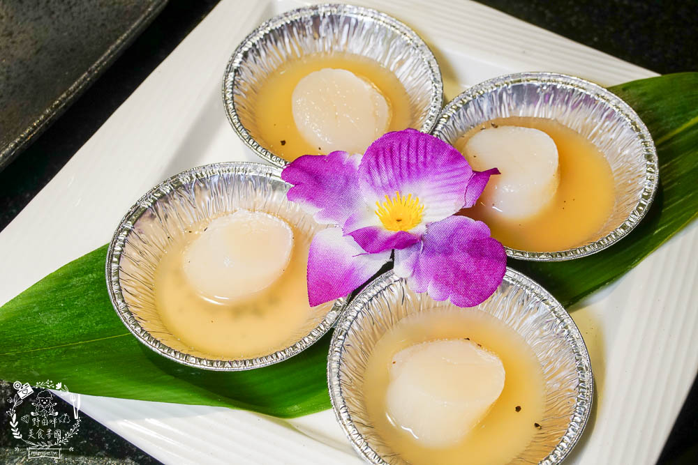 秘町無煙炭火燒肉民族店|高雄人超愛的燒烤吃到飽!燒肉和牛生魚片吃到飽?居然有美國進口藍寶石葡萄?