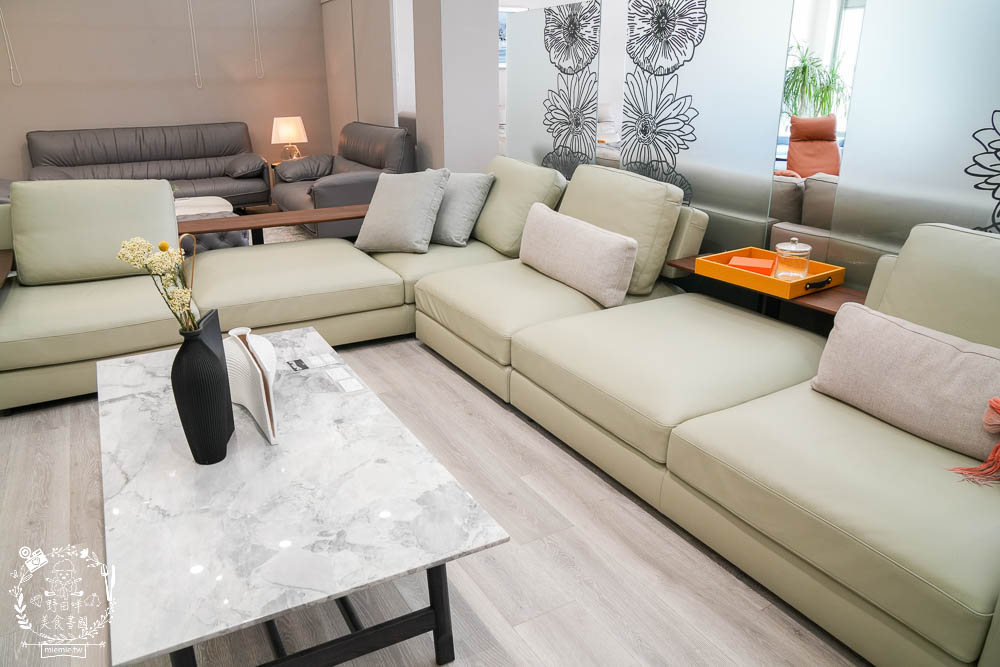 台南沙發推薦!第諾沙發設計大師高品質又充滿時尚感的客製化沙發工廠!沙發還佛心提供十年保固?