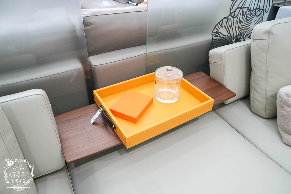 台南沙發推薦!第諾沙發設計大師高品質又充滿時尚感的客製化沙發工廠!沙發還佛心提供十年保固?