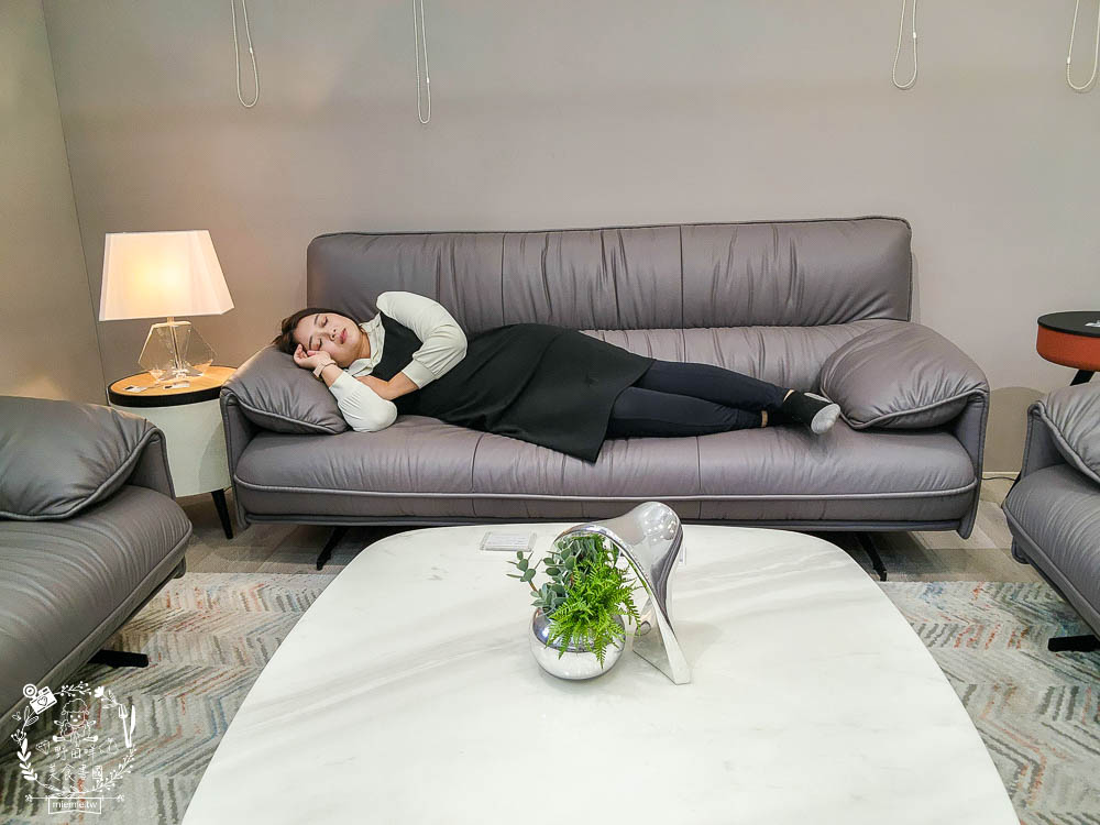 台南沙發推薦!第諾沙發設計大師高品質又充滿時尚感的客製化沙發工廠!沙發還佛心提供十年保固?