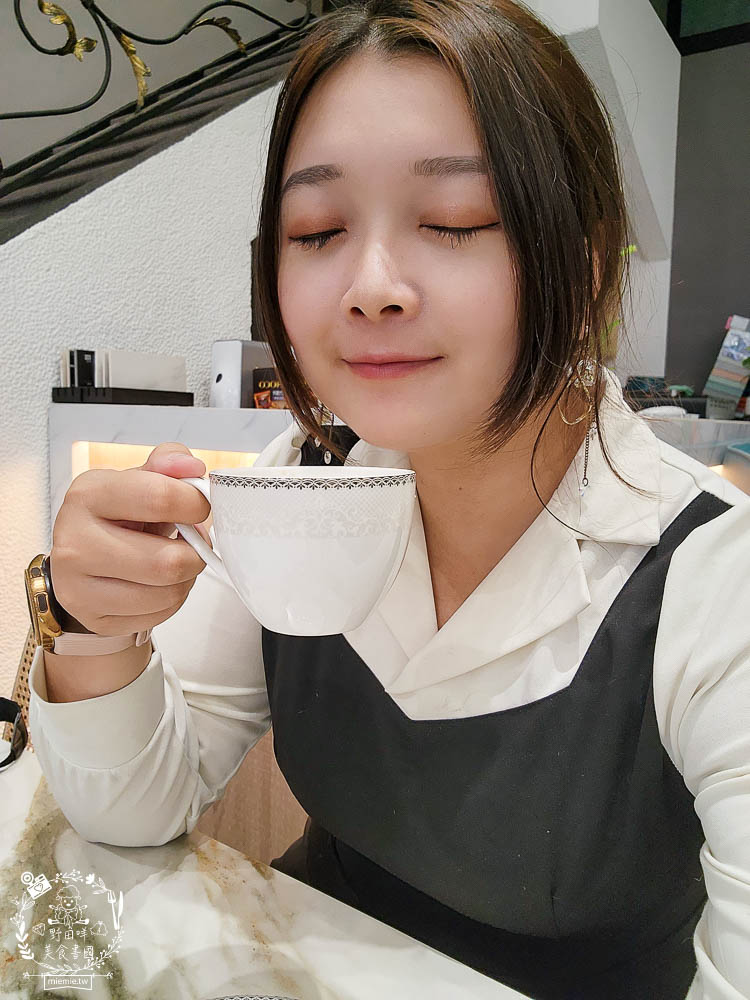 台南沙發推薦!第諾沙發設計大師高品質又充滿時尚感的客製化沙發工廠!沙發還佛心提供十年保固?