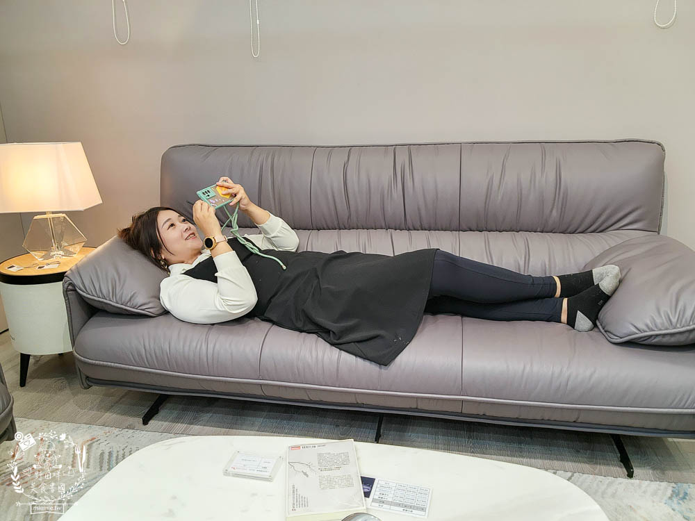 台南沙發推薦!第諾沙發設計大師高品質又充滿時尚感的客製化沙發工廠!沙發還佛心提供十年保固?