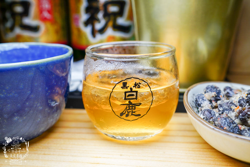 高雄[築田日式創意料理居酒屋]醬漬鮭魚卵丼超人氣銷魂必點!滿滿的鮭魚卵多到看不見米飯?