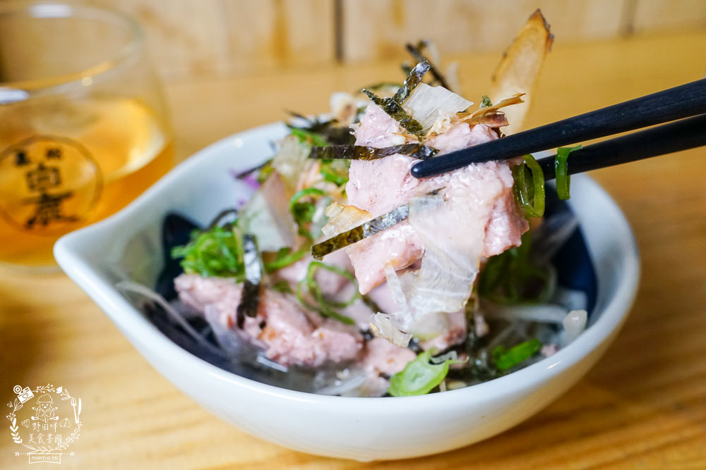 高雄[築田日式創意料理居酒屋]醬漬鮭魚卵丼超人氣銷魂必點!滿滿的鮭魚卵多到看不見米飯?