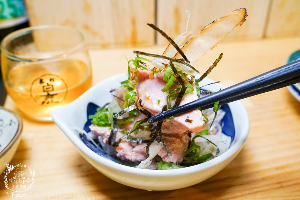 高雄[築田日式創意料理居酒屋]醬漬鮭魚卵丼超人氣銷魂必點!滿滿的鮭魚卵多到看不見米飯?