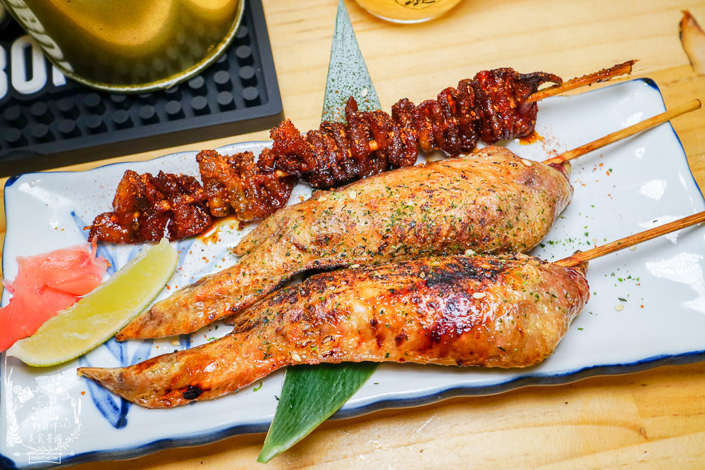 高雄[築田日式創意料理居酒屋]醬漬鮭魚卵丼超人氣銷魂必點!滿滿的鮭魚卵多到看不見米飯?