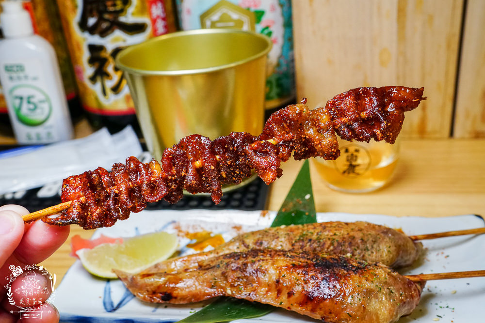 高雄[築田日式創意料理居酒屋]醬漬鮭魚卵丼超人氣銷魂必點!滿滿的鮭魚卵多到看不見米飯?