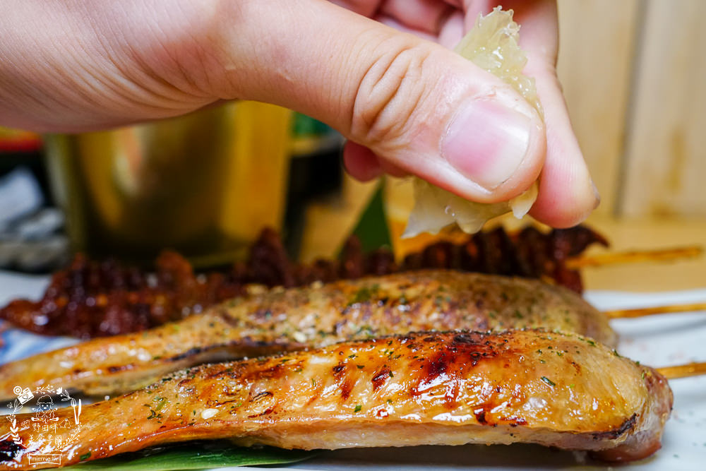高雄[築田日式創意料理居酒屋]醬漬鮭魚卵丼超人氣銷魂必點!滿滿的鮭魚卵多到看不見米飯?