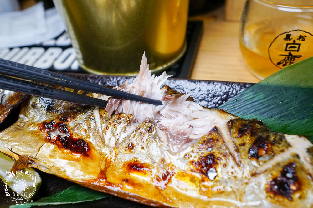 高雄[築田日式創意料理居酒屋]醬漬鮭魚卵丼超人氣銷魂必點!滿滿的鮭魚卵多到看不見米飯?