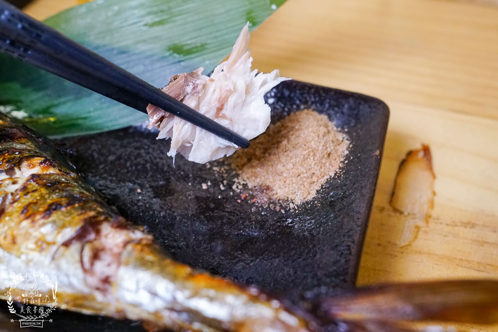 高雄[築田日式創意料理居酒屋]醬漬鮭魚卵丼超人氣銷魂必點!滿滿的鮭魚卵多到看不見米飯?