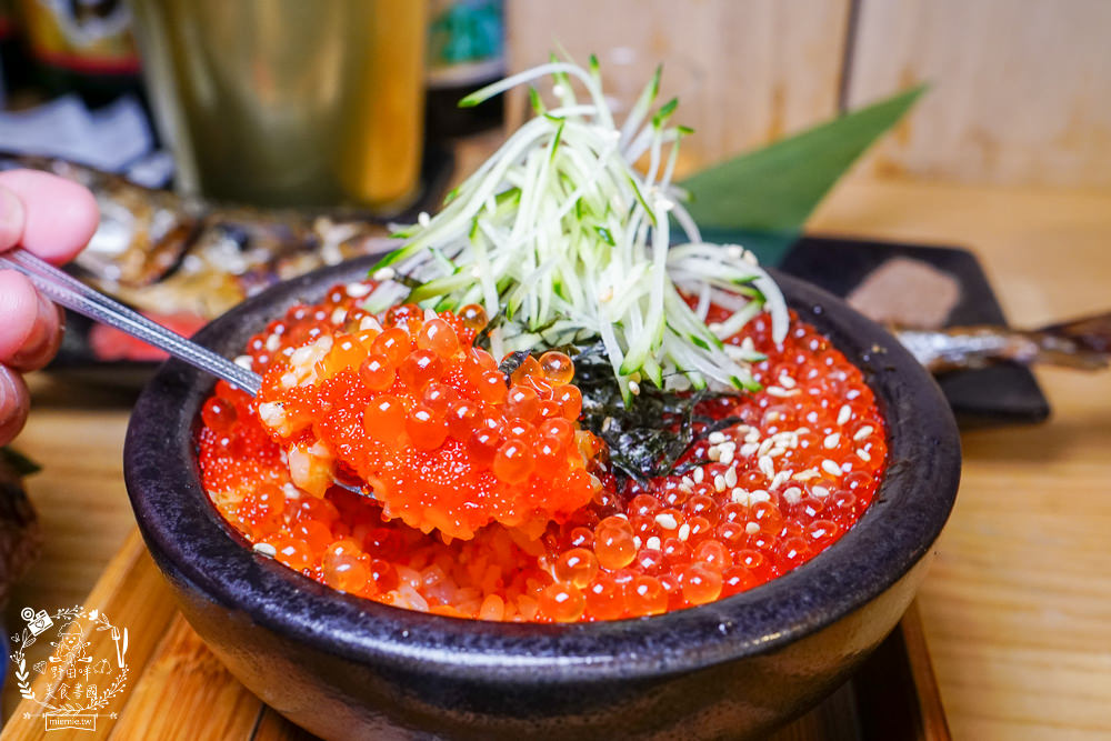 高雄[築田日式創意料理居酒屋]醬漬鮭魚卵丼超人氣銷魂必點!滿滿的鮭魚卵多到看不見米飯?