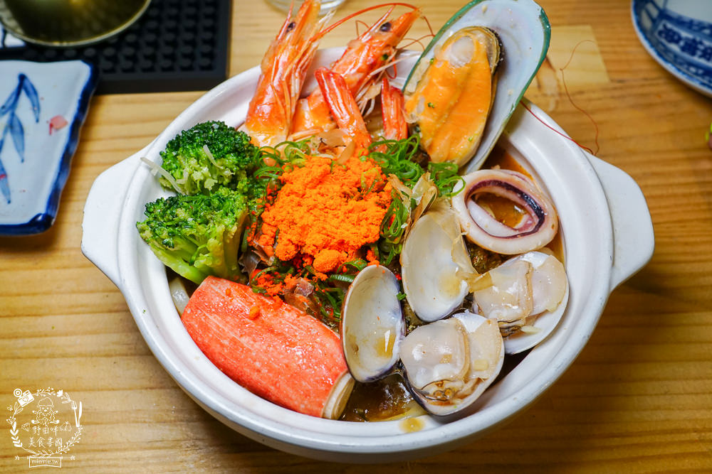 高雄[築田日式創意料理居酒屋]醬漬鮭魚卵丼超人氣銷魂必點!滿滿的鮭魚卵多到看不見米飯?