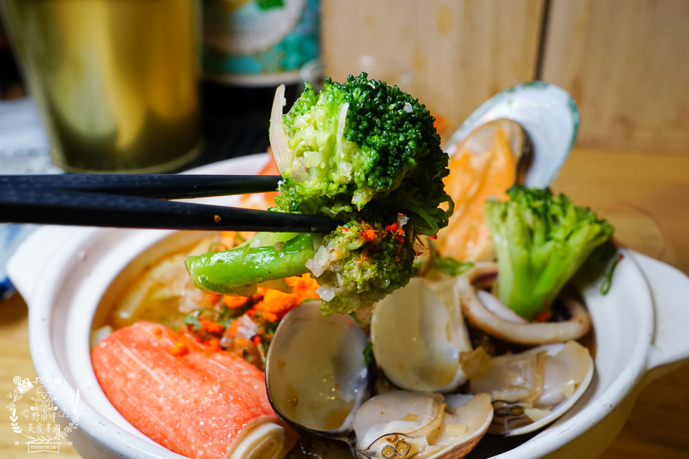 高雄[築田日式創意料理居酒屋]醬漬鮭魚卵丼超人氣銷魂必點!滿滿的鮭魚卵多到看不見米飯?